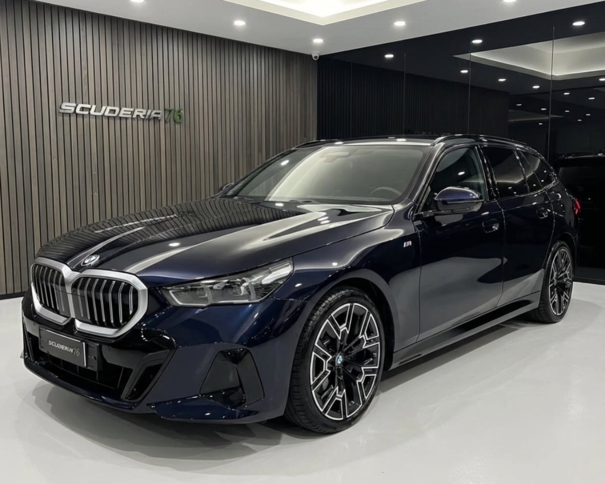 BMW 520 d Touring 48V xdrive MSport auto, del 2024, 12.263 km, in vendita a Milano (MI)