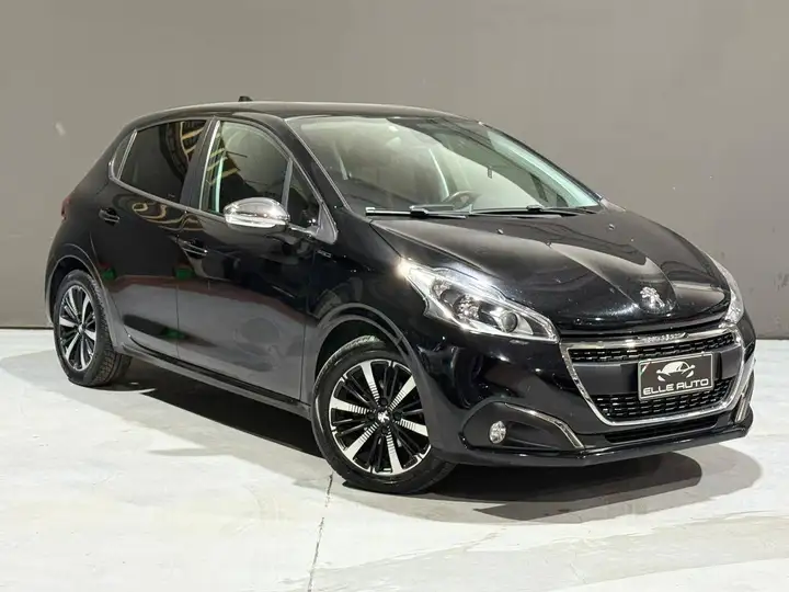 Peugeot 208 5p 1.2 puretech Allure s&s 82cv my18 - foto 4 di 4