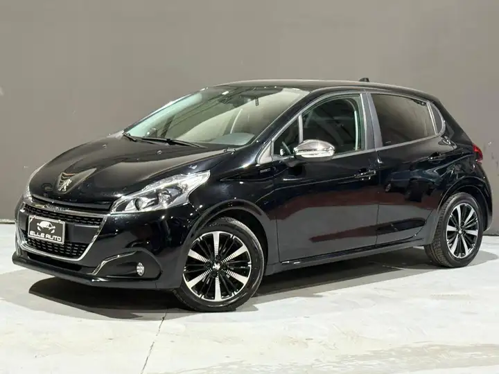 Peugeot 208 5p 1.2 puretech Allure s&s 82cv my18, del 2019, 119.000 km, in vendita a Cornaredo (MI)