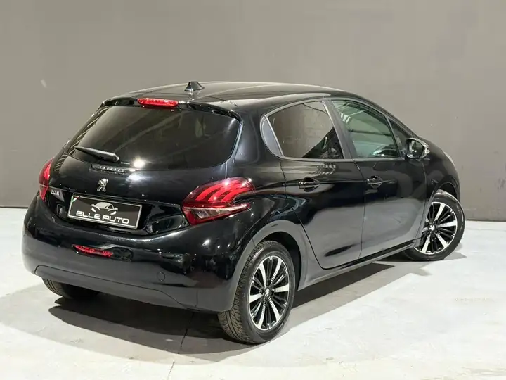 Peugeot 208 5p 1.2 puretech Allure s&s 82cv my18 - foto 3 di 4