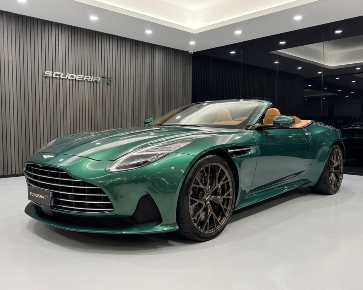 Aston Martin DB12 Volante 4.0 V8 auto, del 2025, 10.500 km, in vendita a Milano (MI)