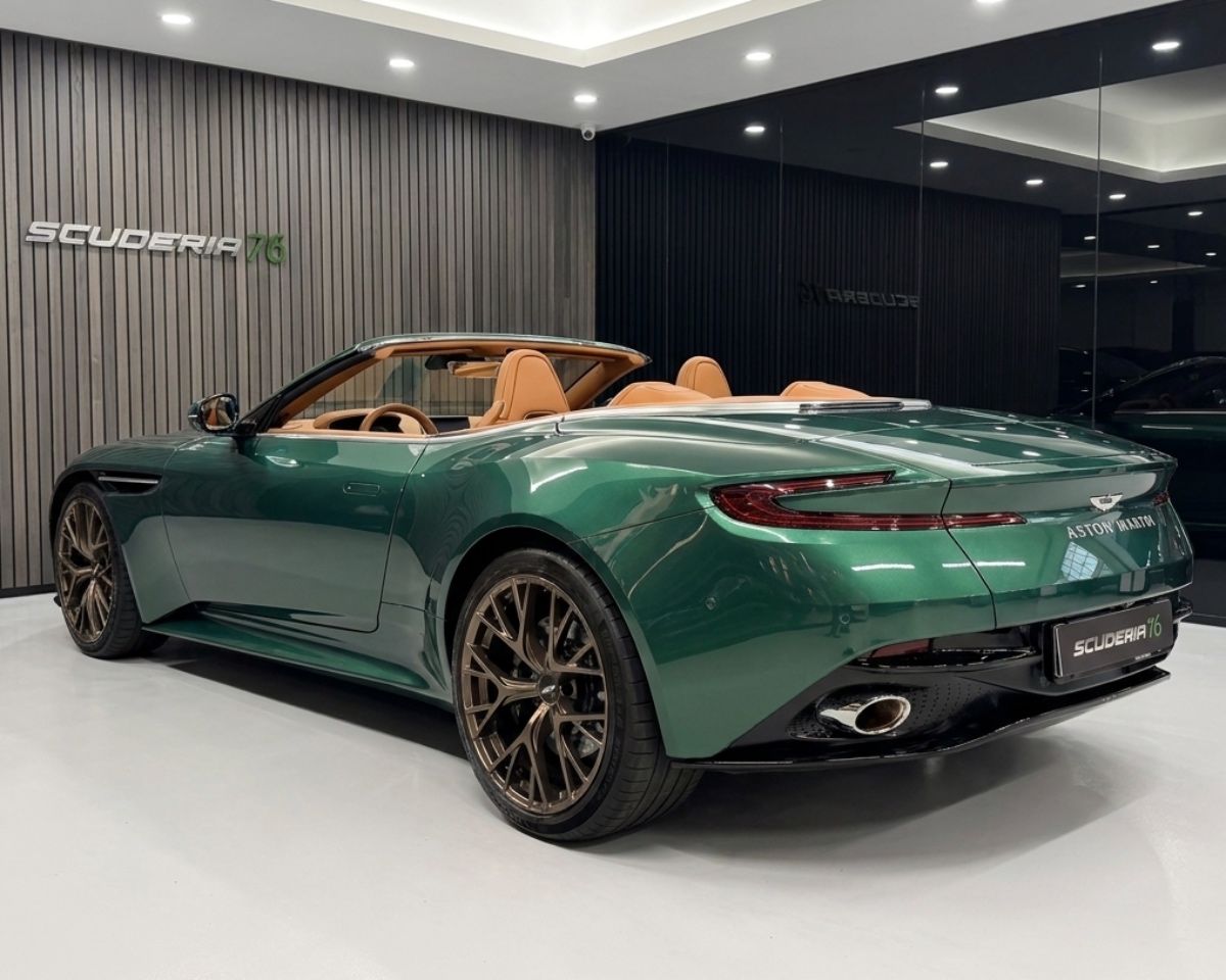 Aston Martin DB12 Volante 4.0 V8 auto - foto 2 di 4
