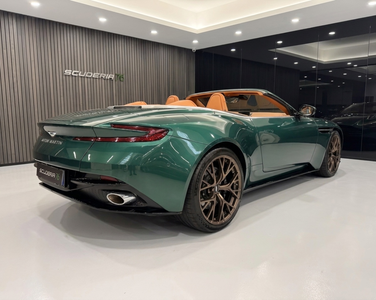 Aston Martin DB12 Volante 4.0 V8 auto - foto 3 di 4