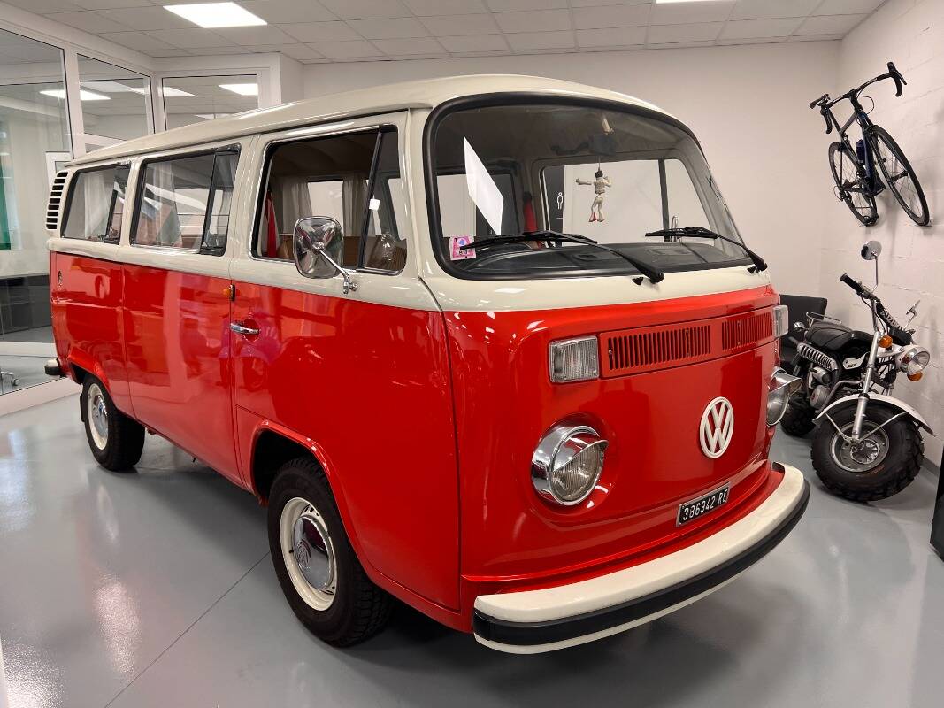 Volkswagen T2 BUS BAYWINDOW 8 POSTI, del 1974, in vendita a Novara (NO)