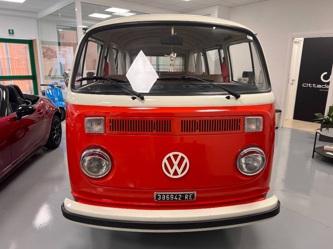 Volkswagen T2 BUS BAYWINDOW 8 POSTI - foto 2 di 15
