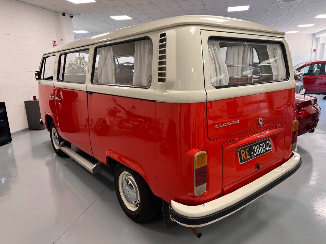 Volkswagen T2 BUS BAYWINDOW 8 POSTI - foto 4 di 15