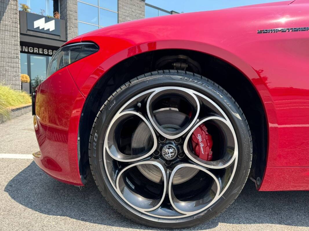 Alfa Romeo Giulia 2.0 t Competizione Q4 280cv auto - foto 5 di 22