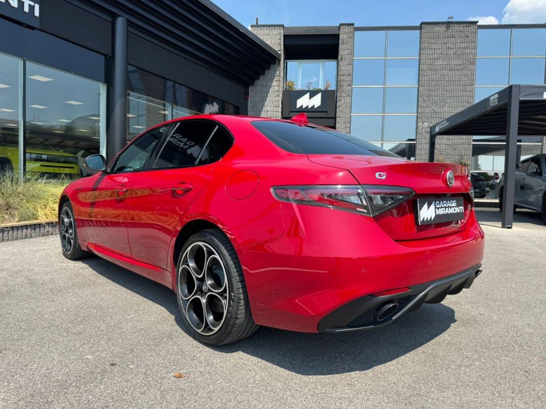 Alfa Romeo Giulia 2.0 t Competizione Q4 280cv auto - foto 4 di 22