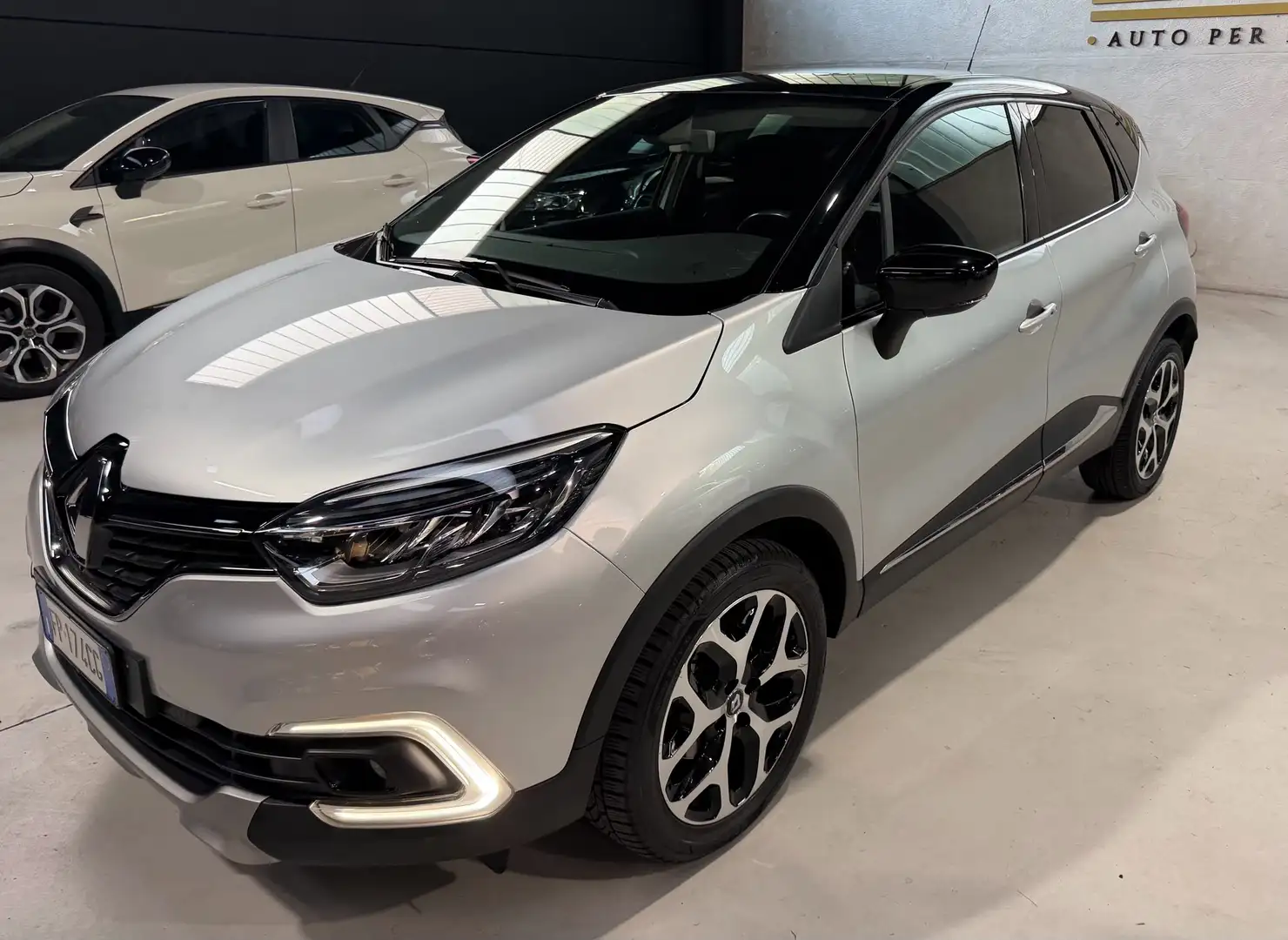 Renault Captur 1.5 dci Intens 90cv edc - foto 3 di 4