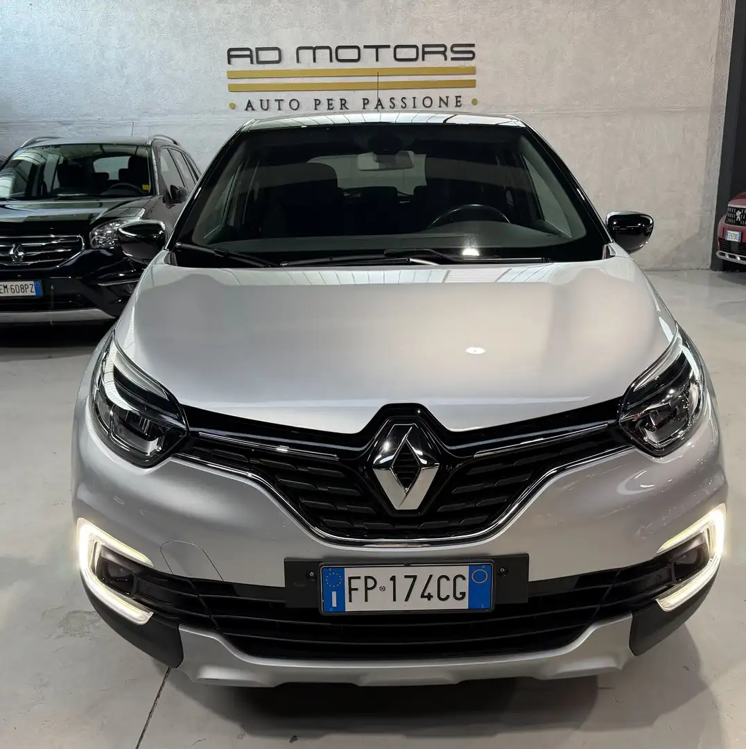 Renault Captur 1.5 dci Intens 90cv edc - foto 2 di 4