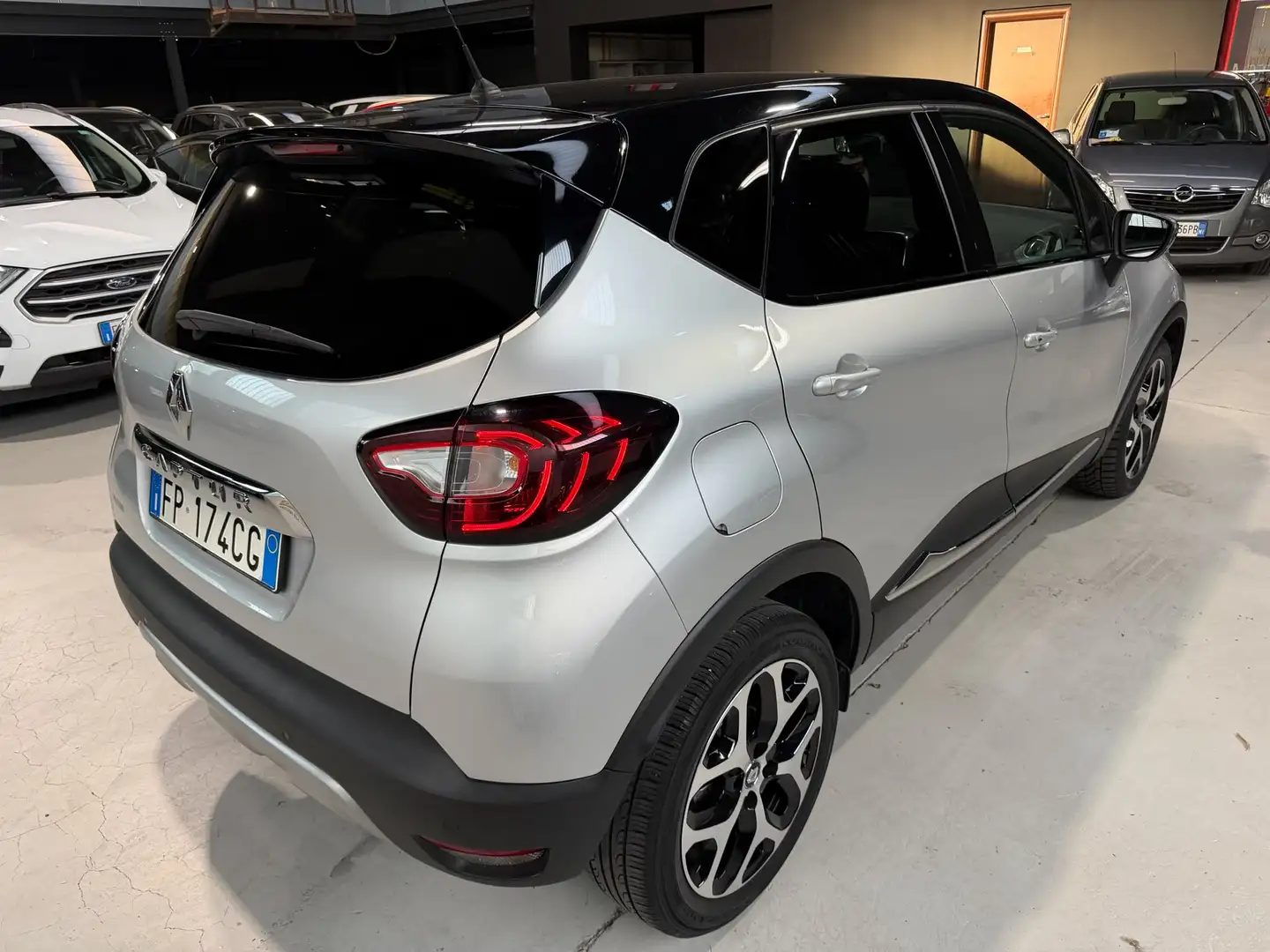 Renault Captur 1.5 dci Intens 90cv edc - foto 4 di 4