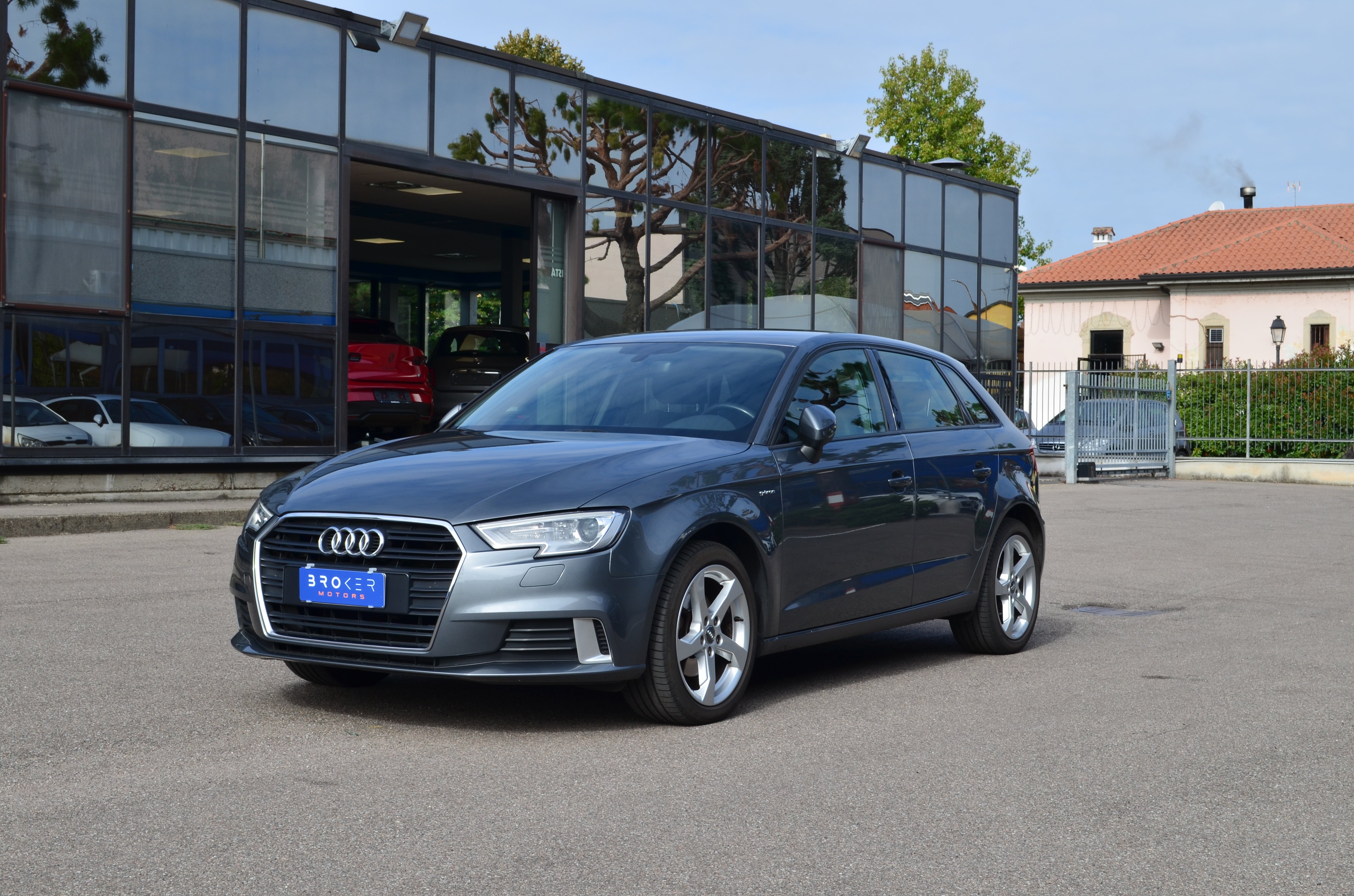 Audi A3 Sportback 1.4 tfsi g-tron Sport 110cv, del 2018, 114.800 km, in vendita a Marcallo Con Casone (MI)