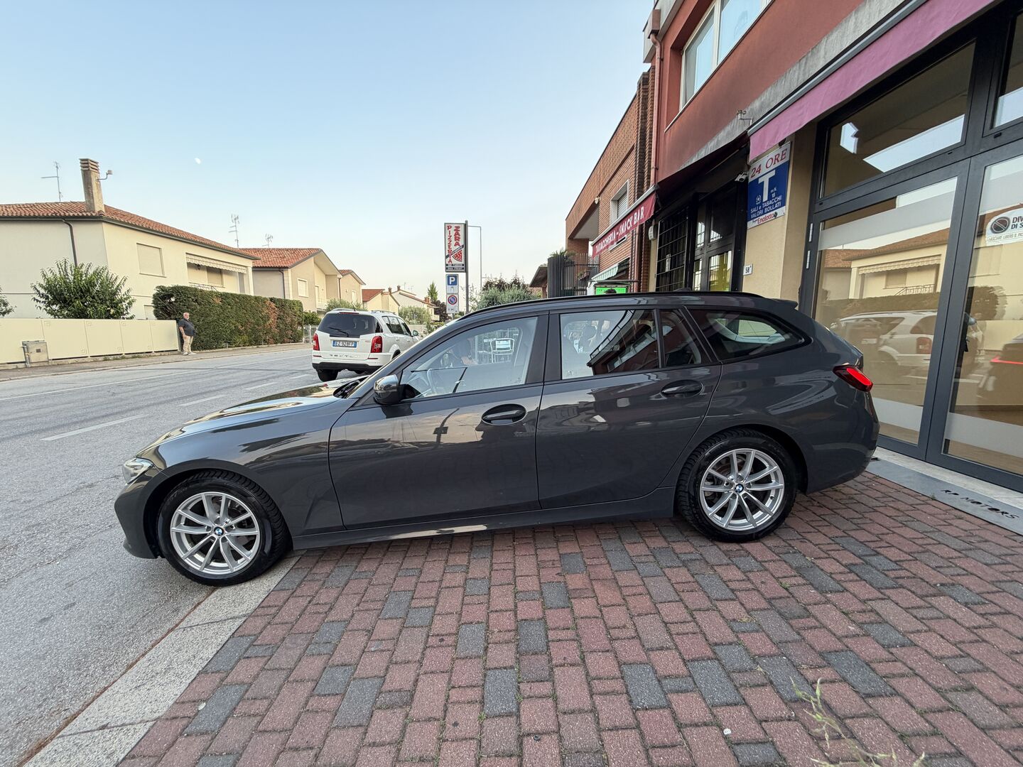 BMW 318 318d mhev 48V Busin.Advantage auto - foto 4 di 30