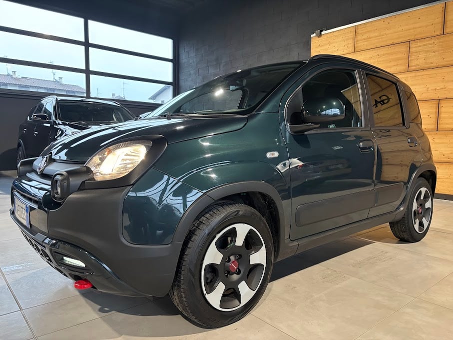 Fiat Panda FIAT PANDA 1.0 HYBRID CITY CROSS 70CV 40.000KM CON IVA ESPOSTA, del 2023, 40.049 km, in vendita a Vermezzo con Zelo (MI)