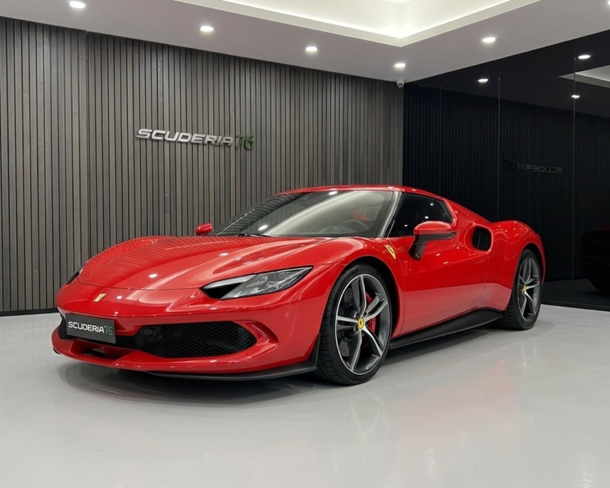 Ferrari 296 GTB 3.0, del 2024, 1.500 km, in vendita a Milano (MI)