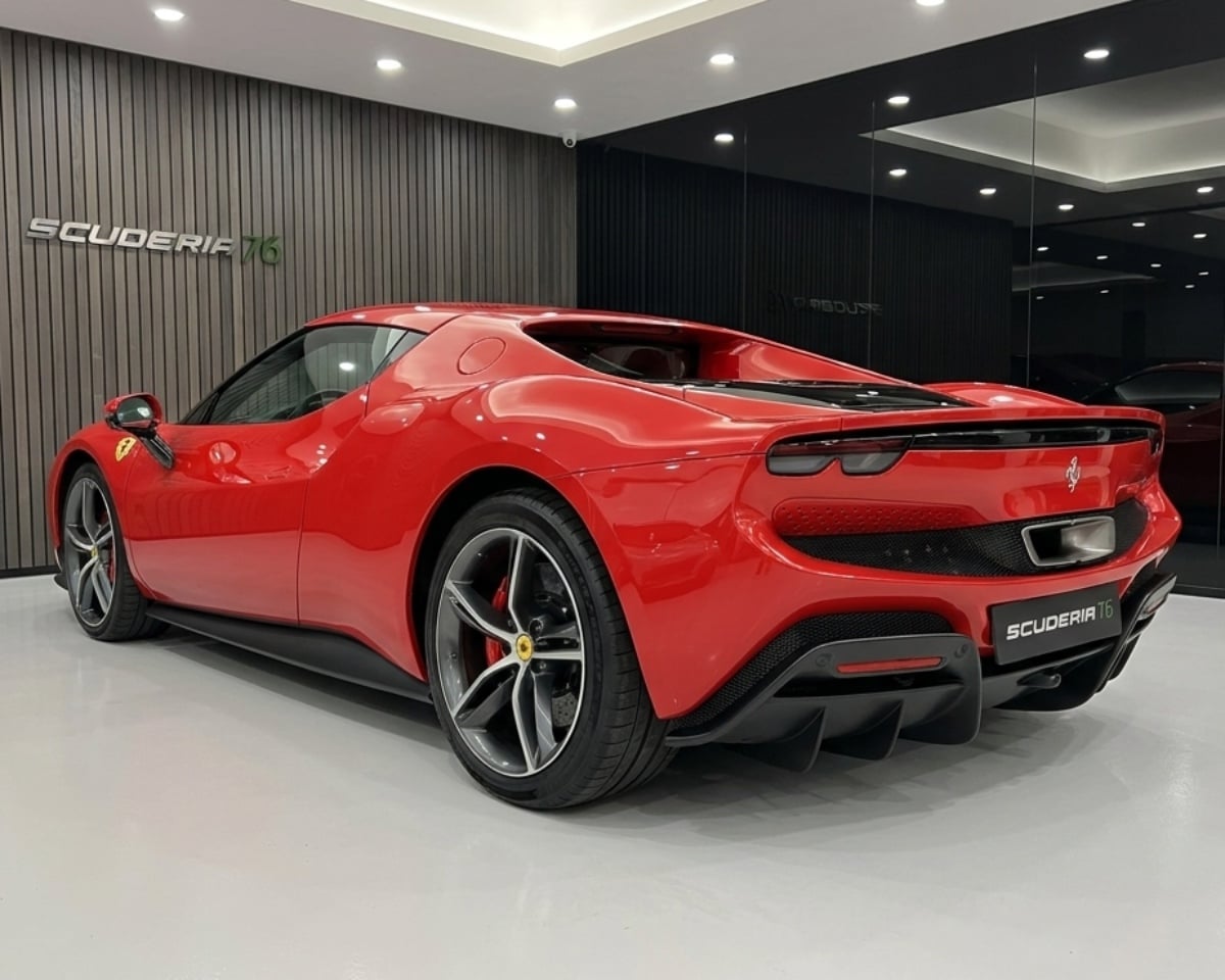 Ferrari 296 GTB 3.0 - foto 2 di 4