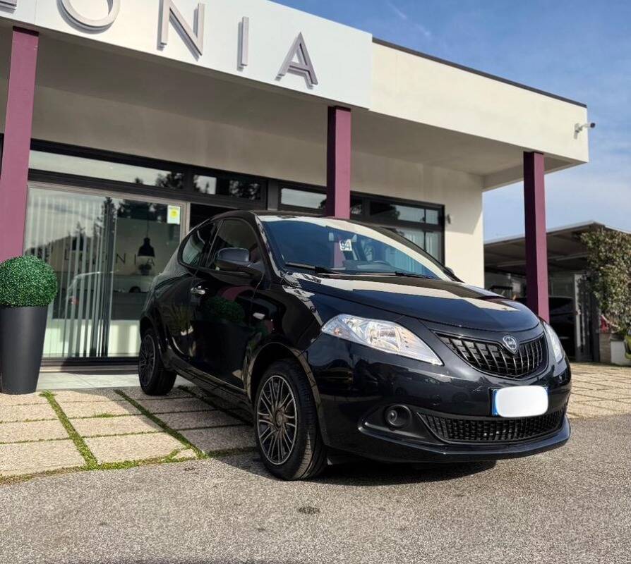 Lancia Ypsilon 1.0 firefly hybrid Silver s&s 70cv 5 posti *GARANZIA 24 MESI*, del 2023, 54.290 km, in vendita a Frascati (RM)