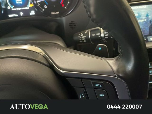 Jaguar F-Pace 2.0d i4 chequered flag awd 180cv auto my20 usato a ARZIGNANO