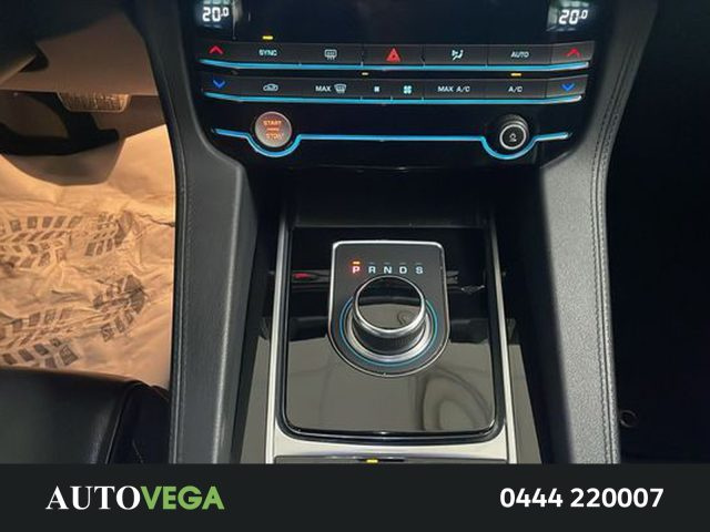 Jaguar F-Pace 2.0d i4 chequered flag awd 180cv auto my20 usato a ARZIGNANO