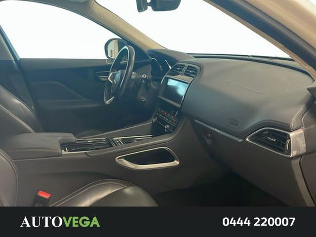 Jaguar F-Pace 2.0d i4 chequered flag awd 180cv auto my20, del 2019, 88.575 km, in vendita a Arzignano (VI)