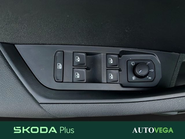 Skoda Karoq 1.5 tsi sportline dsg, del 2025, 25.304 km, in vendita a Arzignano (VI)