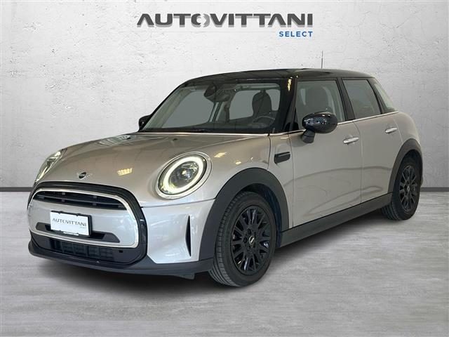 MINI Mini 5 Porte 1.5 Twin Power Turbo Cooper Essential semestrale a COMO