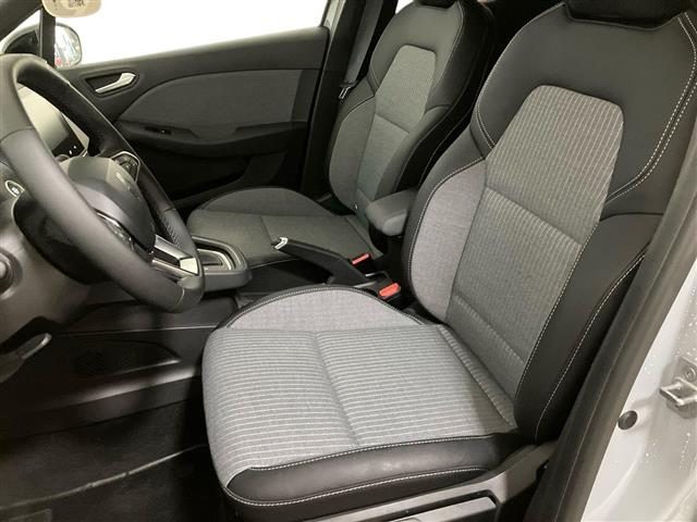 Renault Clio 1.6 E-Tech full hybrid Techno 145cv semestrale a COMO