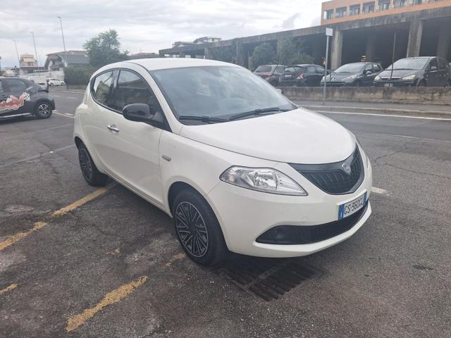Lancia Ypsilon 1.0 FireFly 70CV HYBRID ORO - KM ZERO ITALIANA - foto 3 di 4