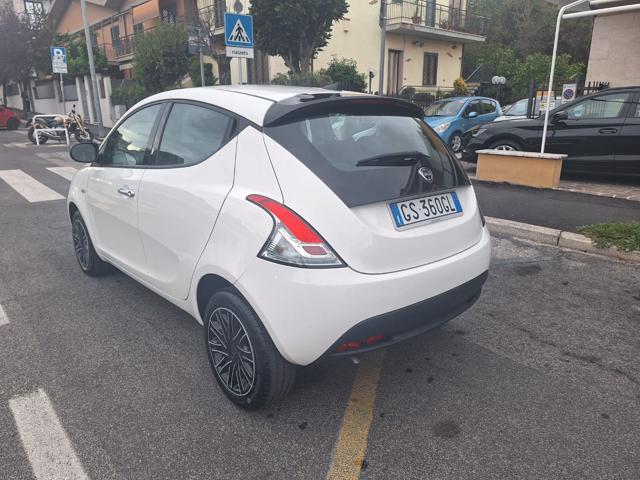 Lancia Ypsilon 1.0 FireFly 70CV HYBRID ORO - KM ZERO ITALIANA - foto 4 di 4