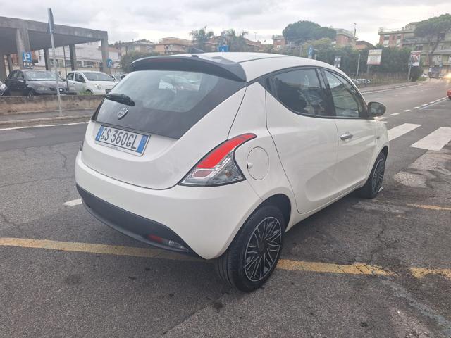 Lancia Ypsilon 1.0 FireFly 70CV HYBRID ORO - KM ZERO ITALIANA - foto 3 di 4