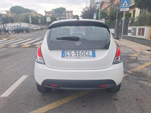 Lancia Ypsilon 1.0 FireFly 70CV HYBRID ORO - KM ZERO ITALIANA - foto 2 di 4