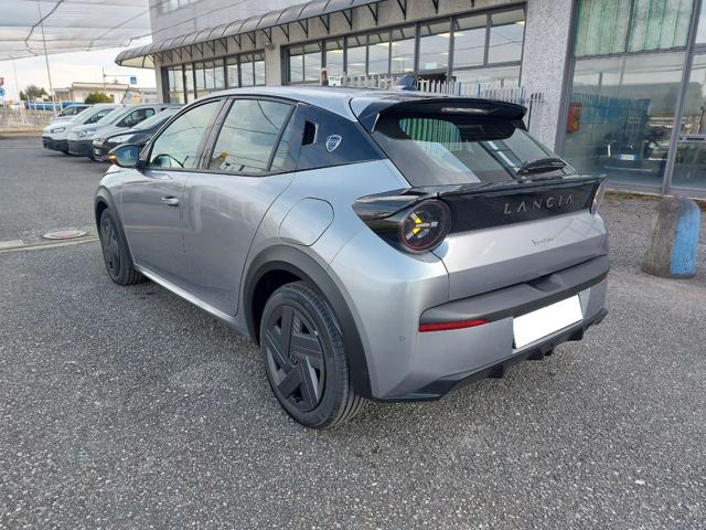 Lancia Ypsilon Hybrid e-DCT - foto 2 di 4