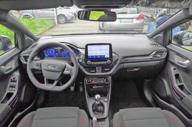 Ford Puma 1.0 EcoBoost Hybrid 125 CV S&S ST-Line, del 2023, 1 km, in vendita a Grassobbio (BG)