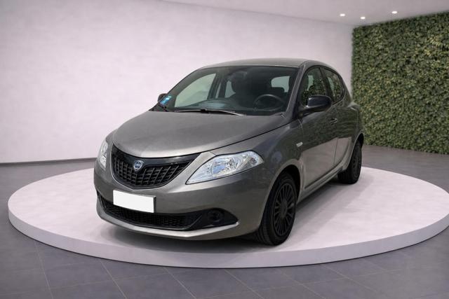 Lancia Ypsilon III 1.0 FireFly 70Cv 5p S&S Hybrid Silver, del 2023, 47.089 km, in vendita a Pavia Di Udine (UD)