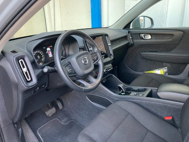 Volvo XC40 T2 Autom. Essential, del 2023, 73.007 km, in vendita a San Stino Di Livenza (VE)