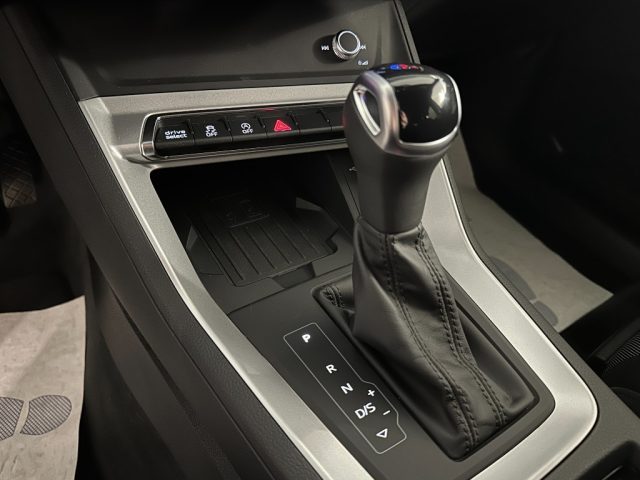 Audi Q3 Sportback 35 TFSI S tronic Identity Black, del 2024, 15.065 km, in vendita a Lonato Del Garda (BS)