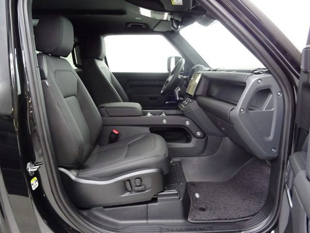 Land Rover Defender 90 3.0D I6 200 CV AWD Auto X-Dynamic SE - foto 3 di 4