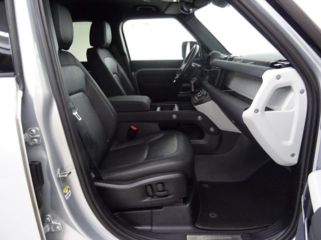 Land Rover Defender 110 3.0D I6 250 CV AWD Auto X-Dynamic SE - foto 3 di 4