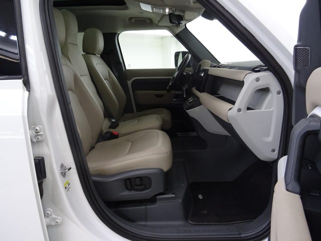 Land Rover Defender 110 3.0D I6 200 CV AWD Auto SE 6 POSTI - foto 3 di 4