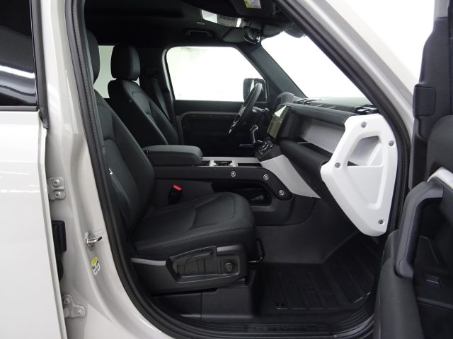 Land Rover Defender 110 3.0D I6 200 CV AWD Auto S - foto 3 di 4