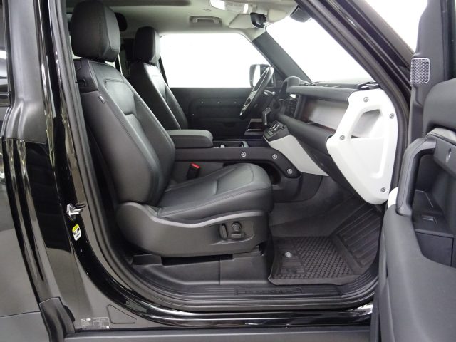 Land Rover Defender 90 3.0D I6 200 CV AWD Auto SE - foto 3 di 4