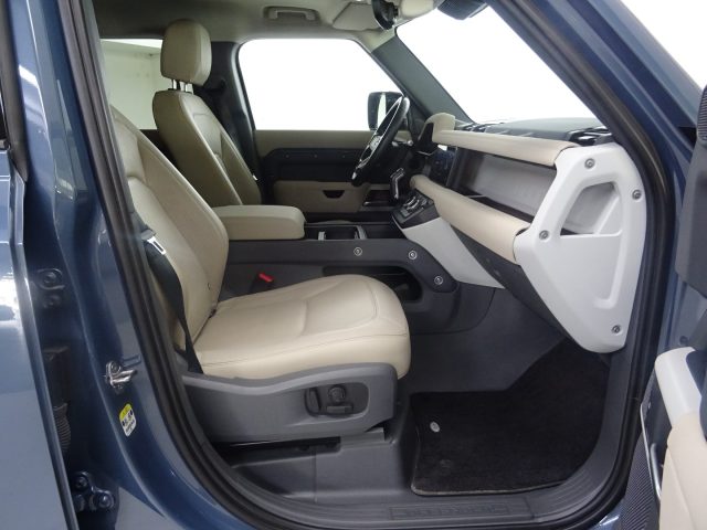 Land Rover Defender 110 3.0D I6 200 CV AWD Auto SE - foto 3 di 4