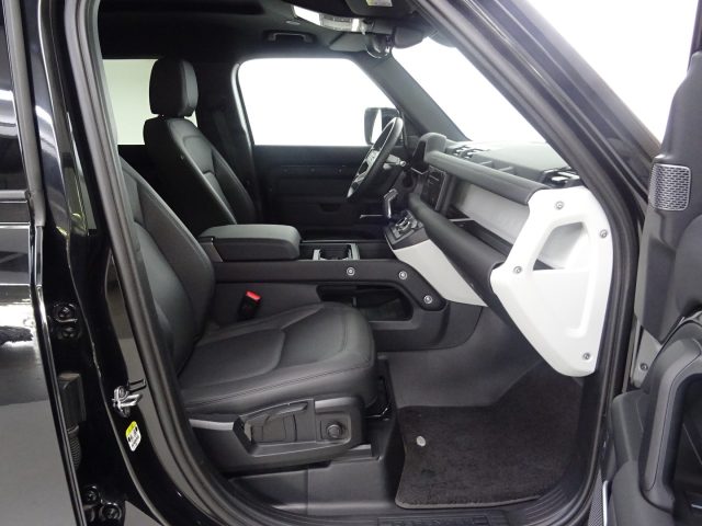 Land Rover Defender 110 3.0D I6 200 CV AWD Auto S - foto 3 di 4