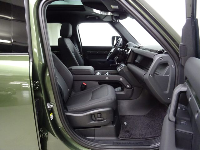 Land Rover Defender 110 3.0D I6 200 CV AWD Auto X-Dynamic SE - foto 3 di 4