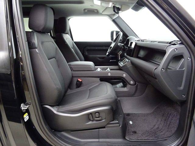 Land Rover Defender 90 3.0D I6 200 CV AWD Auto X-Dynamic SE - foto 3 di 4