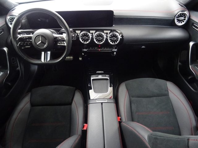 Mercedes-Benz CLA 200 Automatic AMG Line Premium - foto 4 di 4