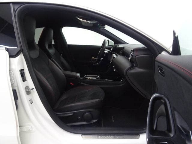 Mercedes-Benz CLA 200 Automatic AMG Line Premium - foto 3 di 4