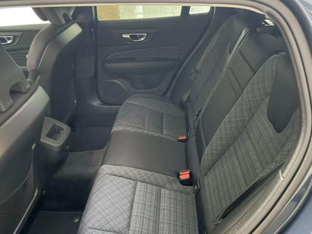 Volvo V60 B4 (d) automatico Core - foto 3 di 4