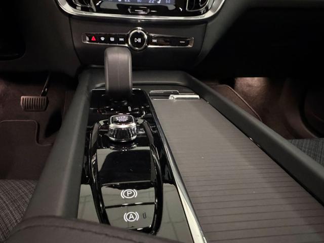 Volvo V60 B4 (d) automatico Core, del 2025, 1 km, in vendita a Lurate Caccivio (CO)