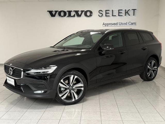 Volvo V60 Cross Country B4 (d) AWD automatico Plus usato a LURATE CACCIVIO